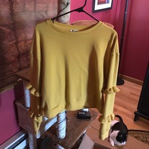 Cropped yellow sweater/sweatshirt